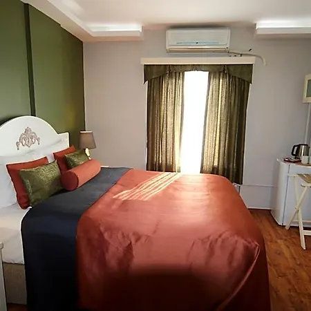 Taksim Bed & Breakfast 4*